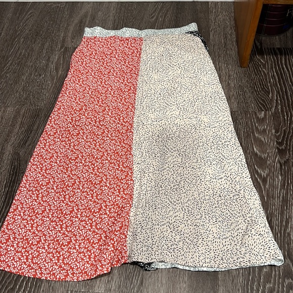 Skirt- Skies are Blue - Picture 6 of 9